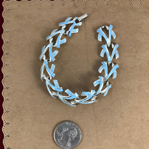 Coro Pegasus Blue Linked Vines 7.25  inch Bracelet - Picture 4 of 6